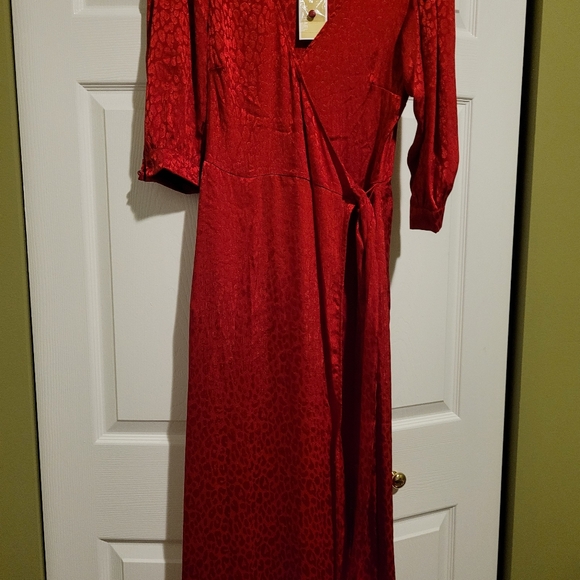 NWT Michael Kors Women's Red Cheetah Jacquard Self-Tie Midi Wrap Dress  - Picture 2 of 4